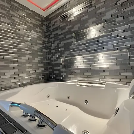 Guest Friendly 2 Master Bedroom Private Jacuzzi Apartamento